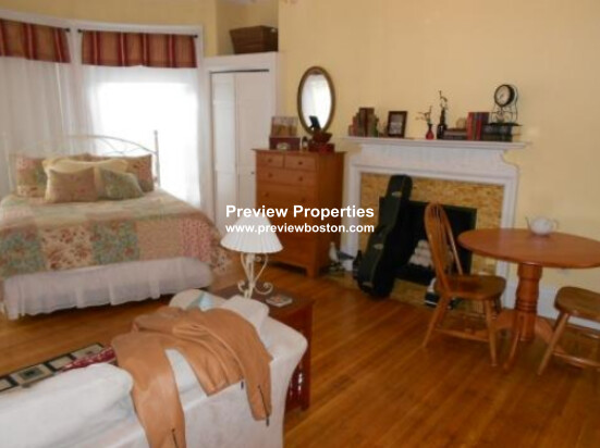 869 Beacon St, Fenway