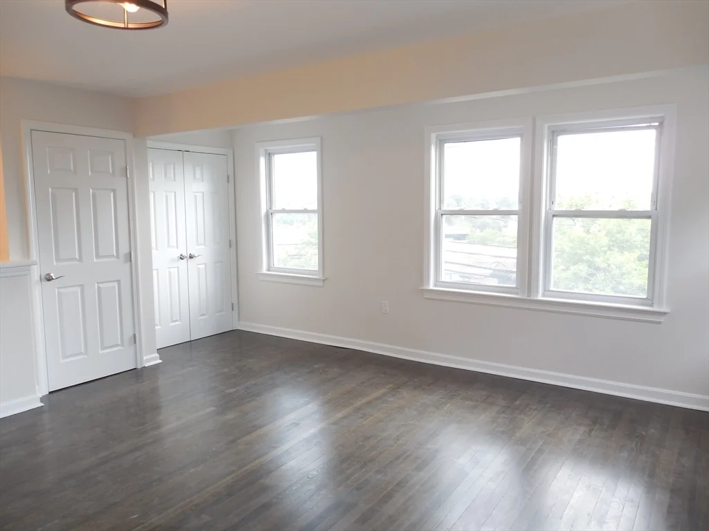 96 Walnut St, Mount Auburn