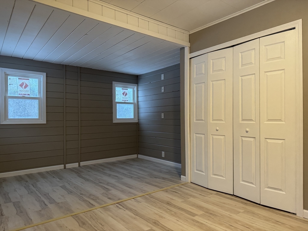 16 Knightville Dam Rd, Huntington