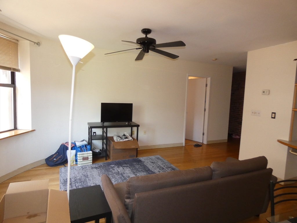 84 Gainsborough St, Fenway