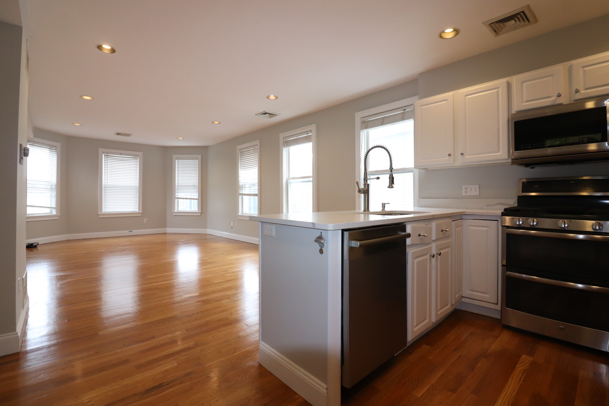 40 Middle St, South Boston