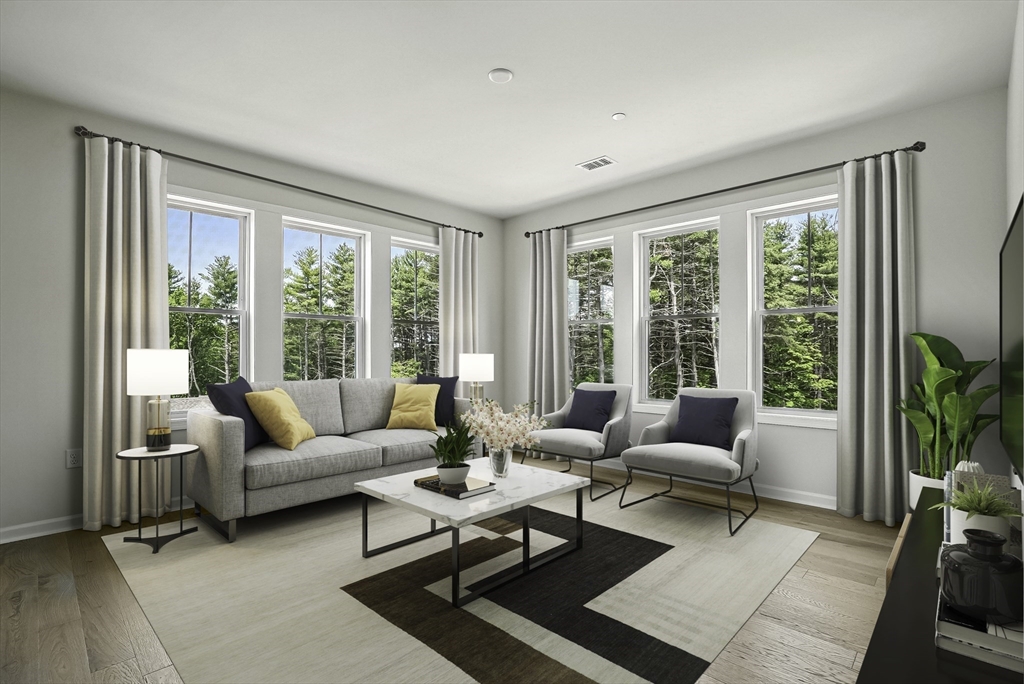 4 Winslow Ln, Grafton