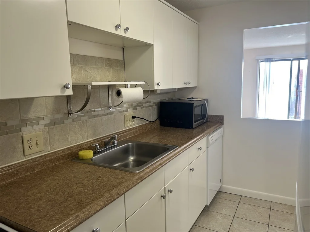 800 Governor's Dr, Winthrop