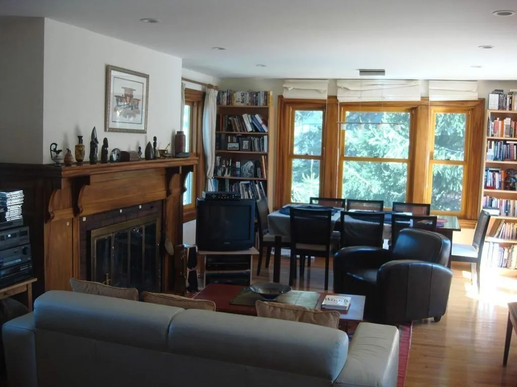 57 Pleasant St, Newton Centre