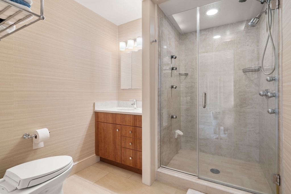 65 E India Row, Waterfront