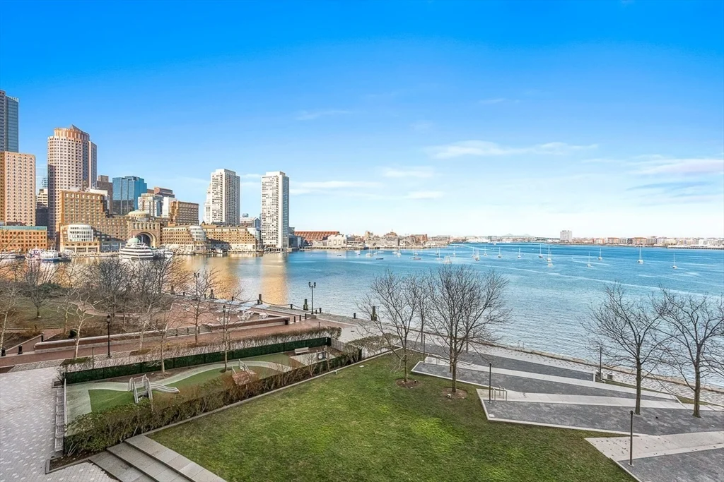 22 Liberty Dr, Seaport District