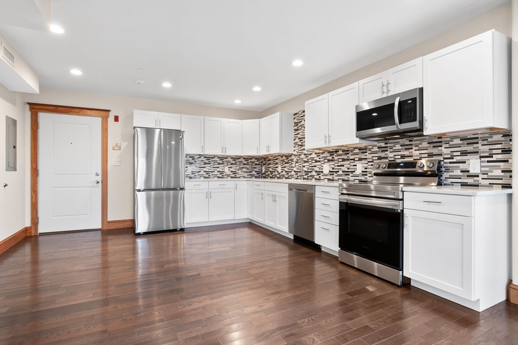 44 Maple St, Danvers