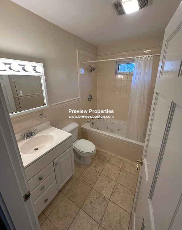 28 Montfern Ave, Oak Square