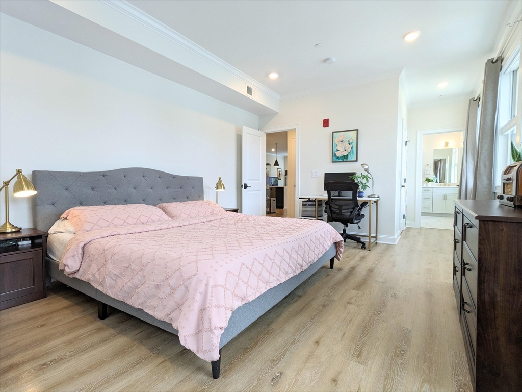 4281 Washington, Roslindale