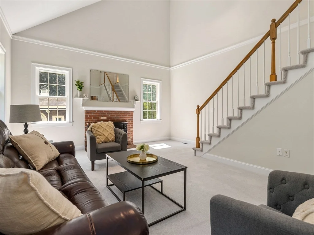 13 Breakneck Hill Rd, Hopkinton