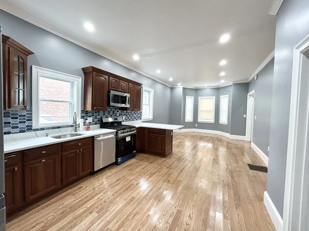 3 Grafton St, Boston