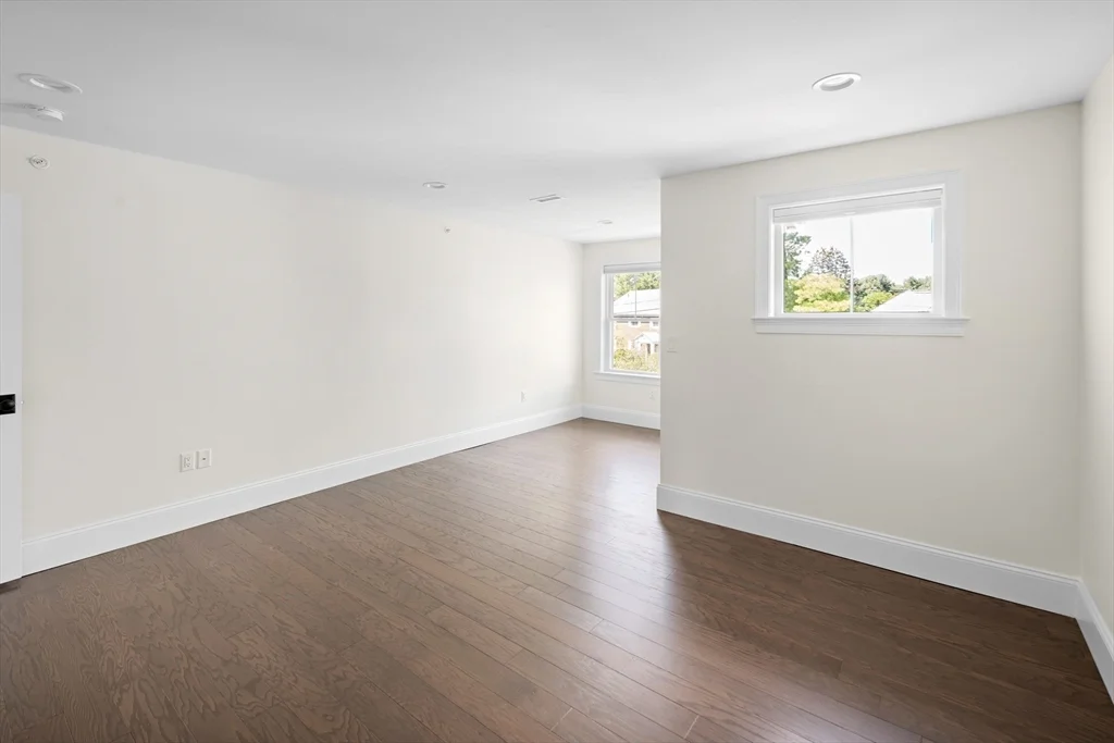 19 Lily Pond Ln, Lexington