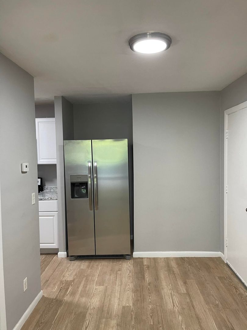 1045 River St, Hyde Park