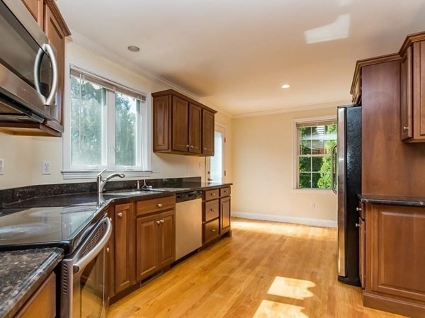 37 Hiawatha Ave, Waltham