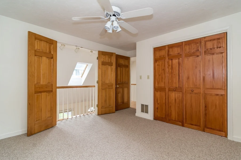 4 Randall Ct, Natick