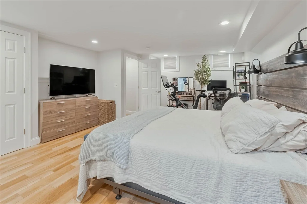 65 Green St, Charlestown