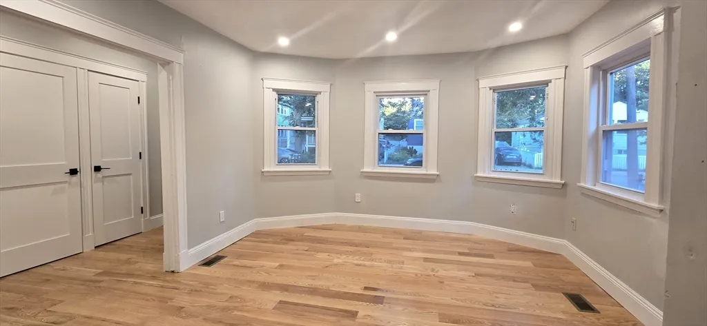 153 Chilton St, Neighborhood Nine