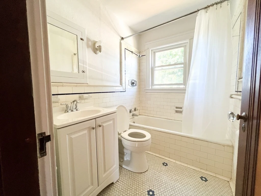 15 Ledyard, Wellesley