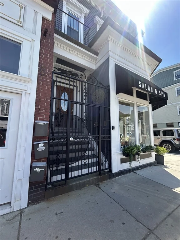 701 East Broadway, South Boston
