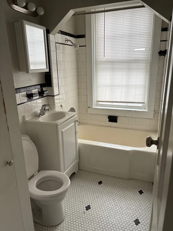 133-137 Winter, Fall River