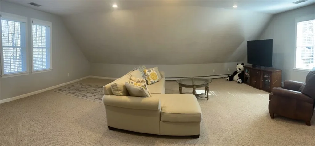 21 Shubert Rd, East Weymouth