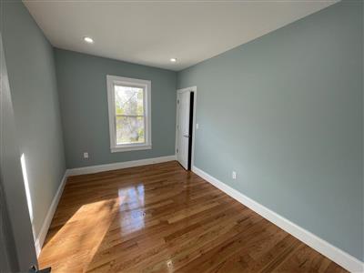 372 Oxford St, Ward Two