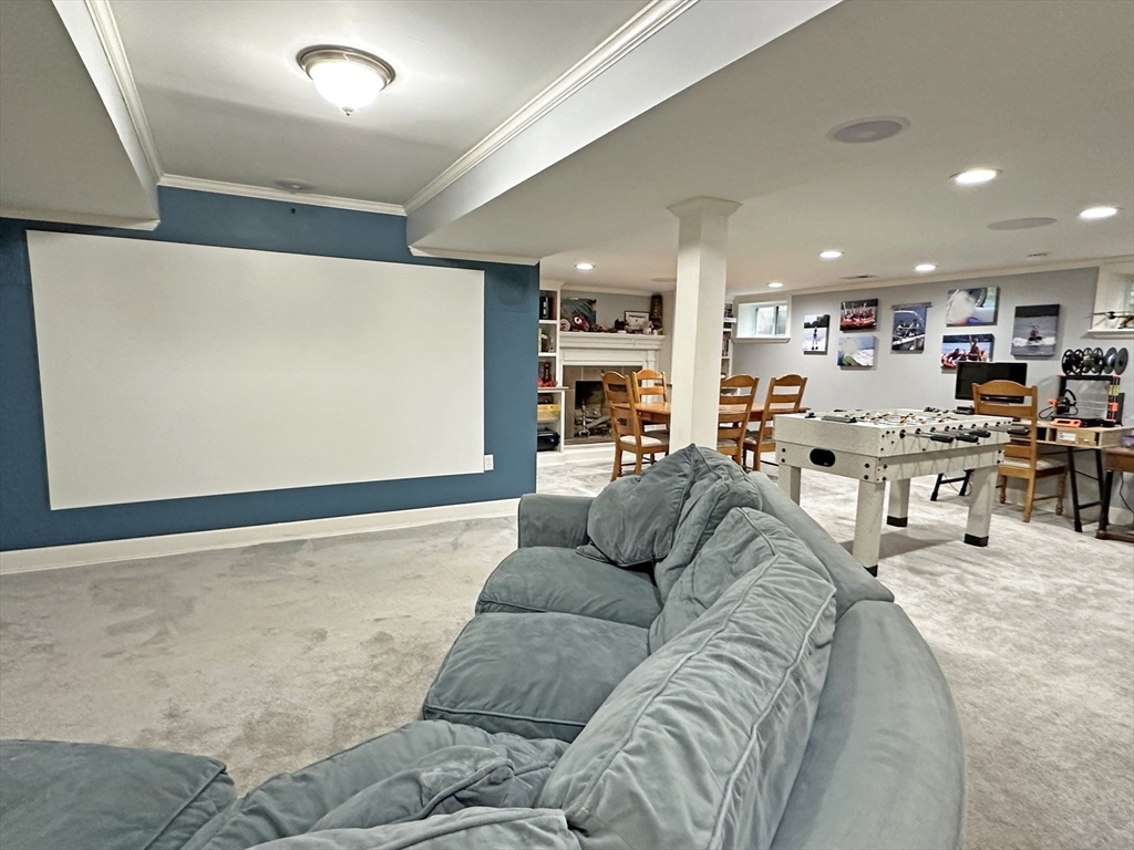 9 Lantern Rd, Belmont