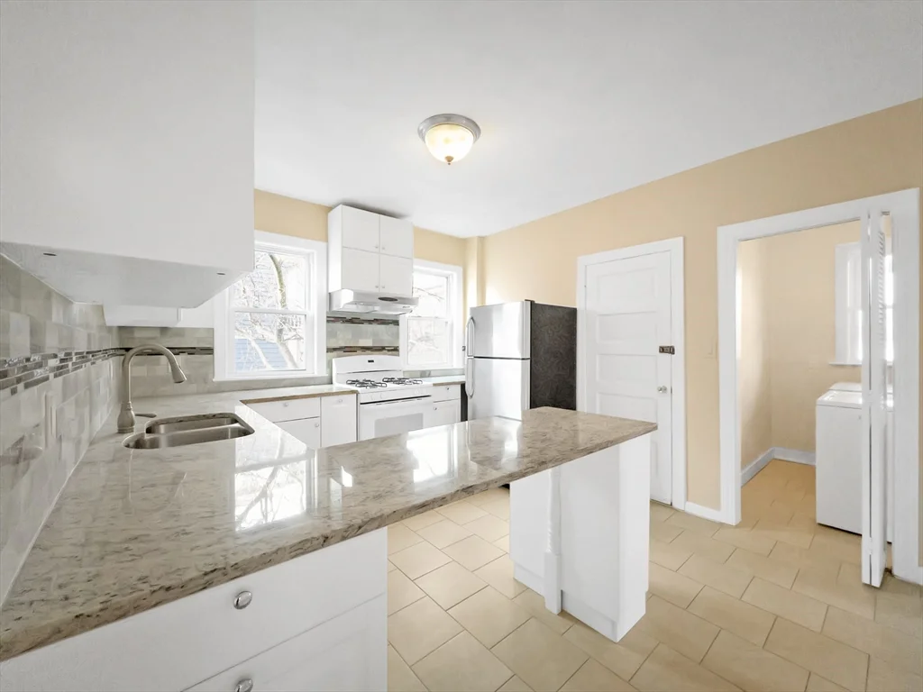 24 Montvale St, Roslindale