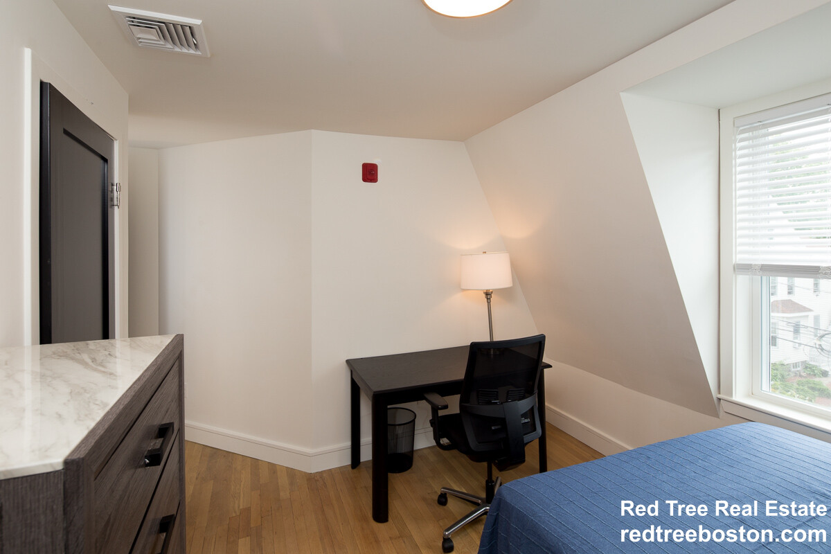 92 Brown St, South Side