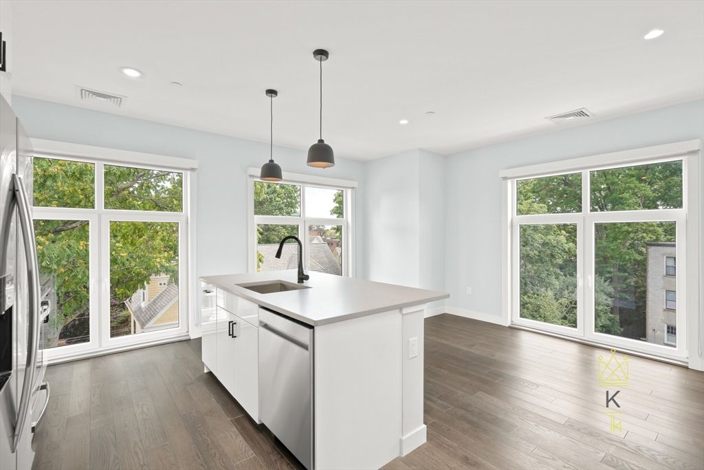 54 Auburn St, Brookline