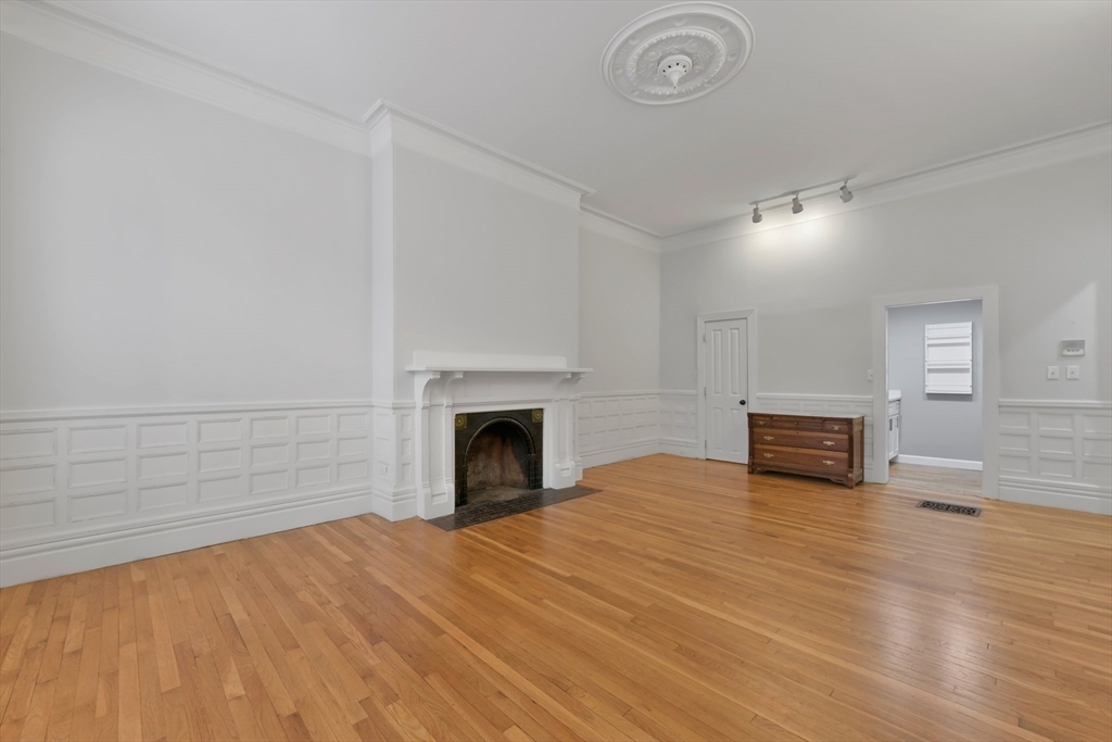 240 Marlborough St, Back Bay