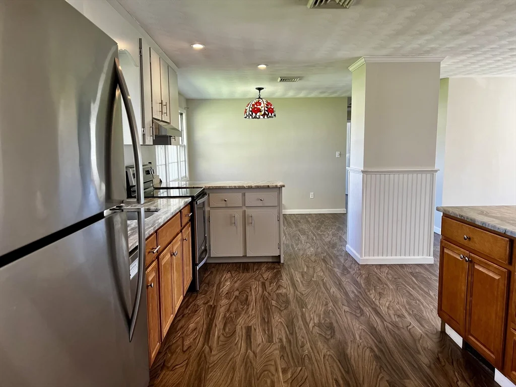 1 Perkins Rd, Danvers