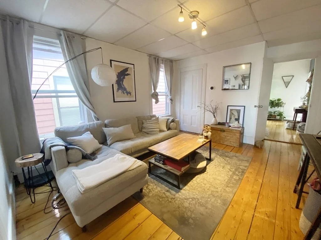 496 Sumner St, East Boston
