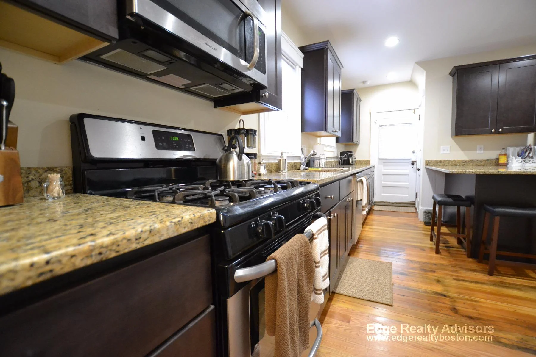 40 Atkins St, Oak Square