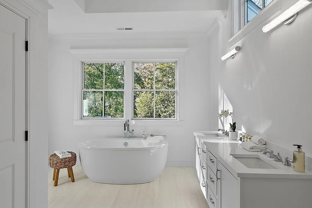 18 Sprague Rd, Wellesley Hills