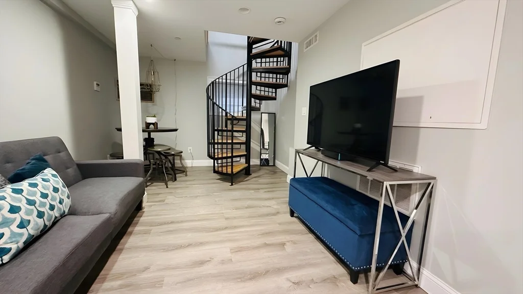 9 Anderson, Beacon Hill