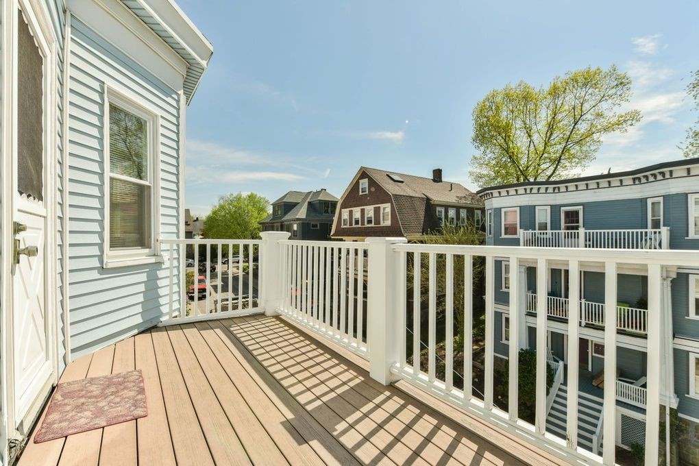 11 Parkton Rd, Jamaica Plain