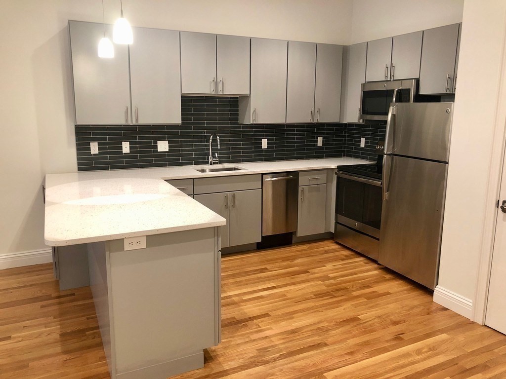 166 Newbury St, Back Bay