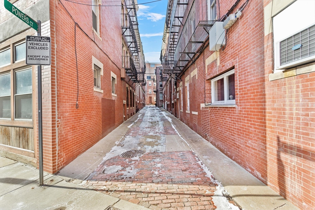 2 Powers Ct, North End