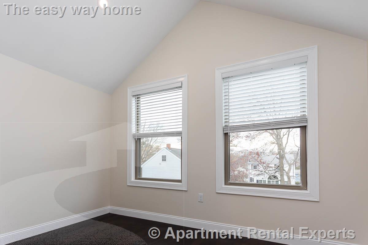 476 Fulton St, Medford Square