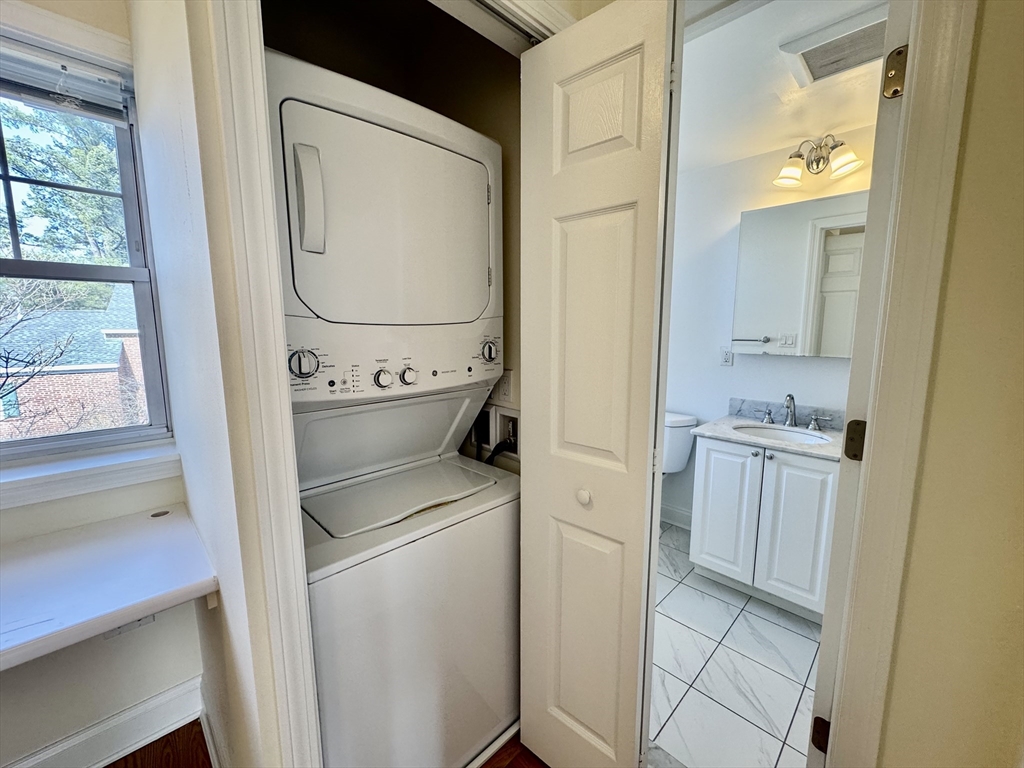 146 Independence Dr, Chestnut Hill