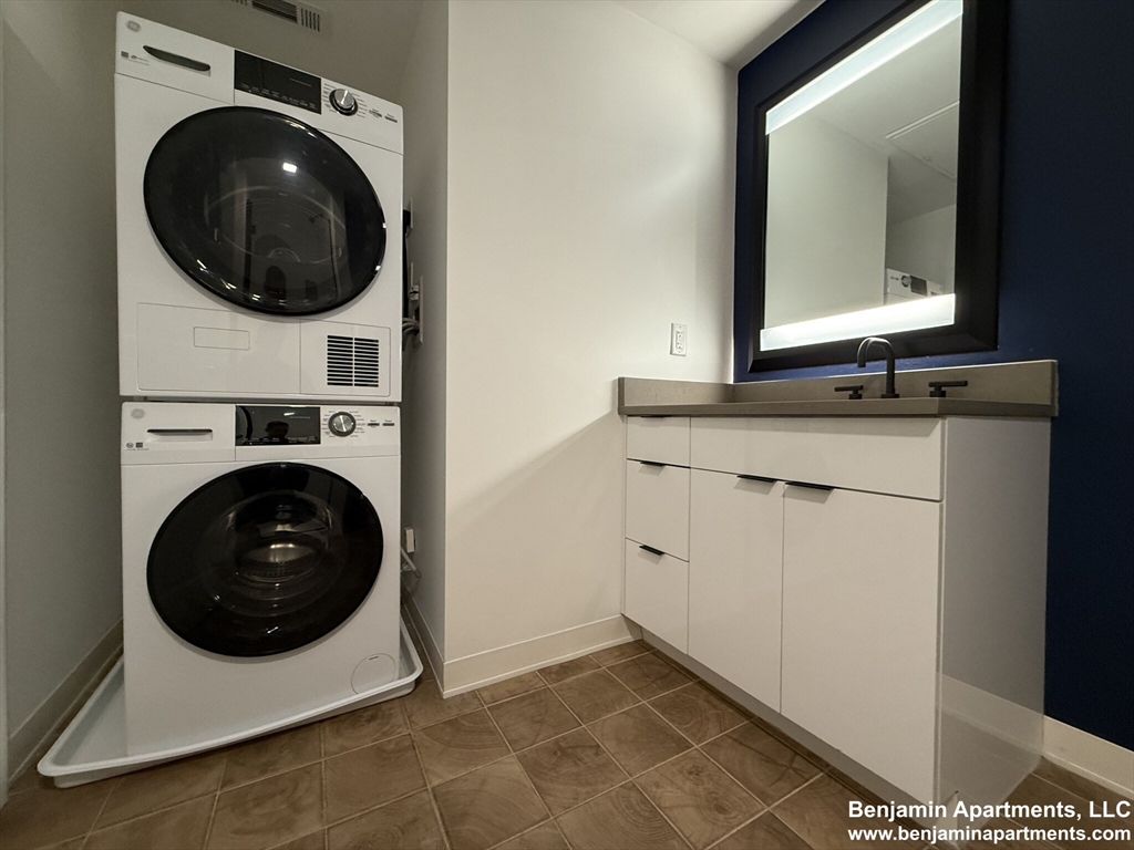 89 Brighton Ave, Allston