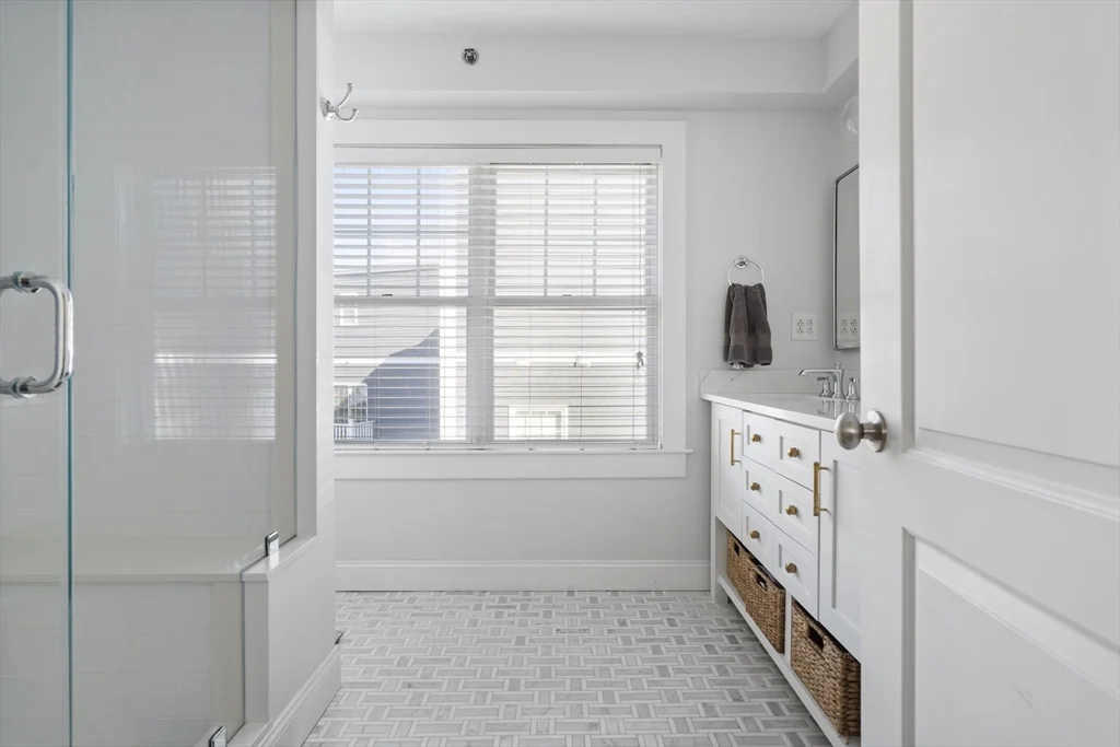 35 Middle St, South Boston