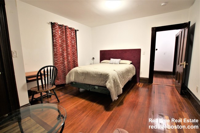 18 Holton St, Allston