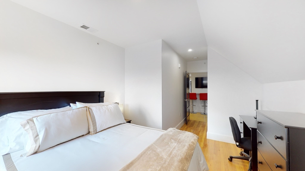 659 South St, Waltham