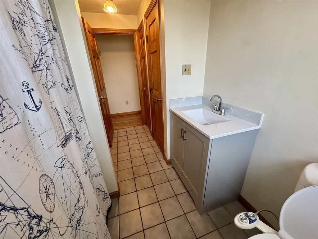 15 Curlew St, West Roxbury