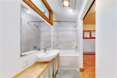 180 Columbia St, The Port