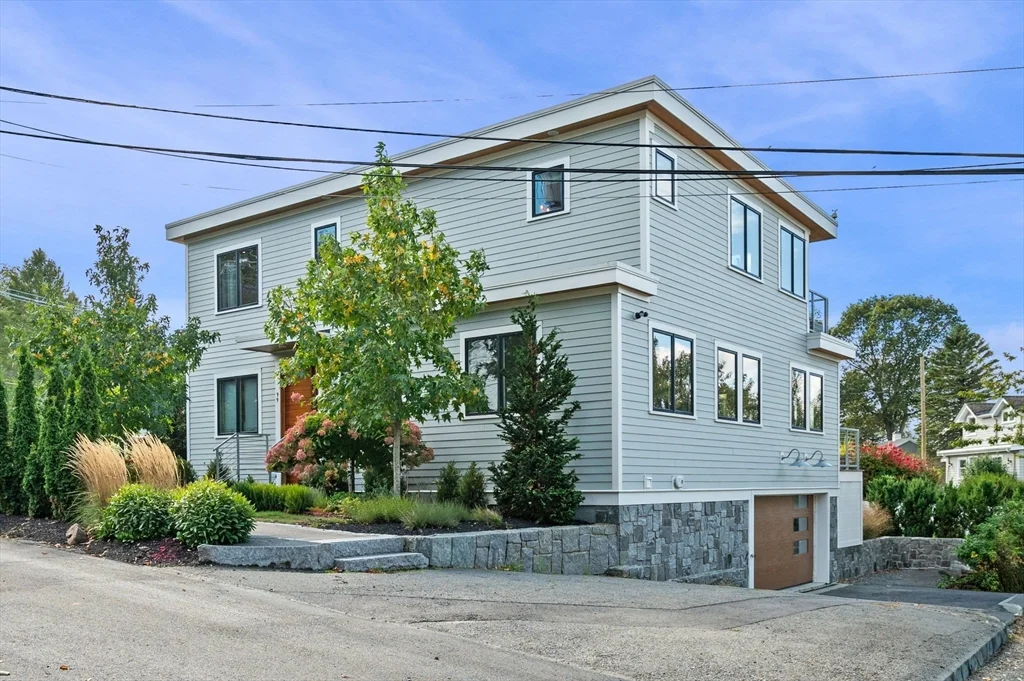 99 Naugus Ave, Marblehead