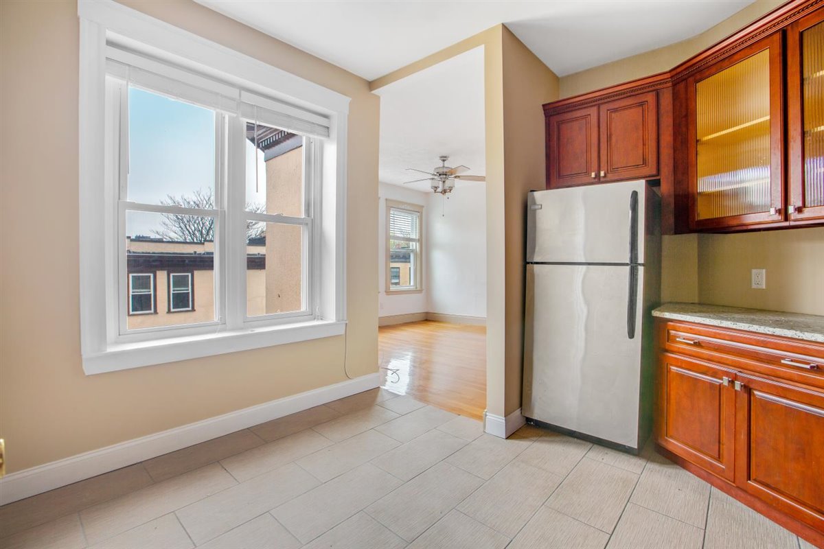 2 bed, 1 bath apartment for rent at 134 Sutherland Rd Unit 6, Brighton — photo 2 of 12