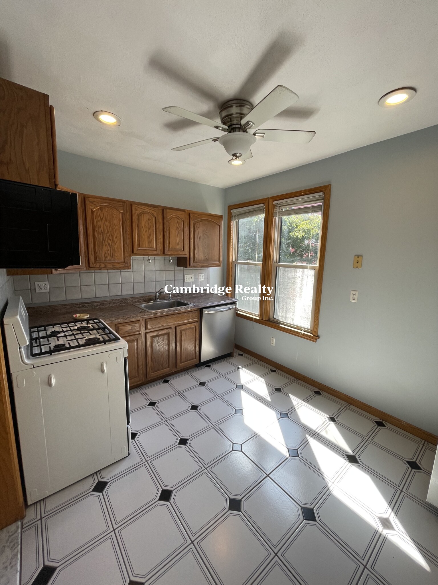 2 bed, 1 bath apartment for rent at 39 Magnus Ave Unit 2T, Ward Two — photo 2 of 24